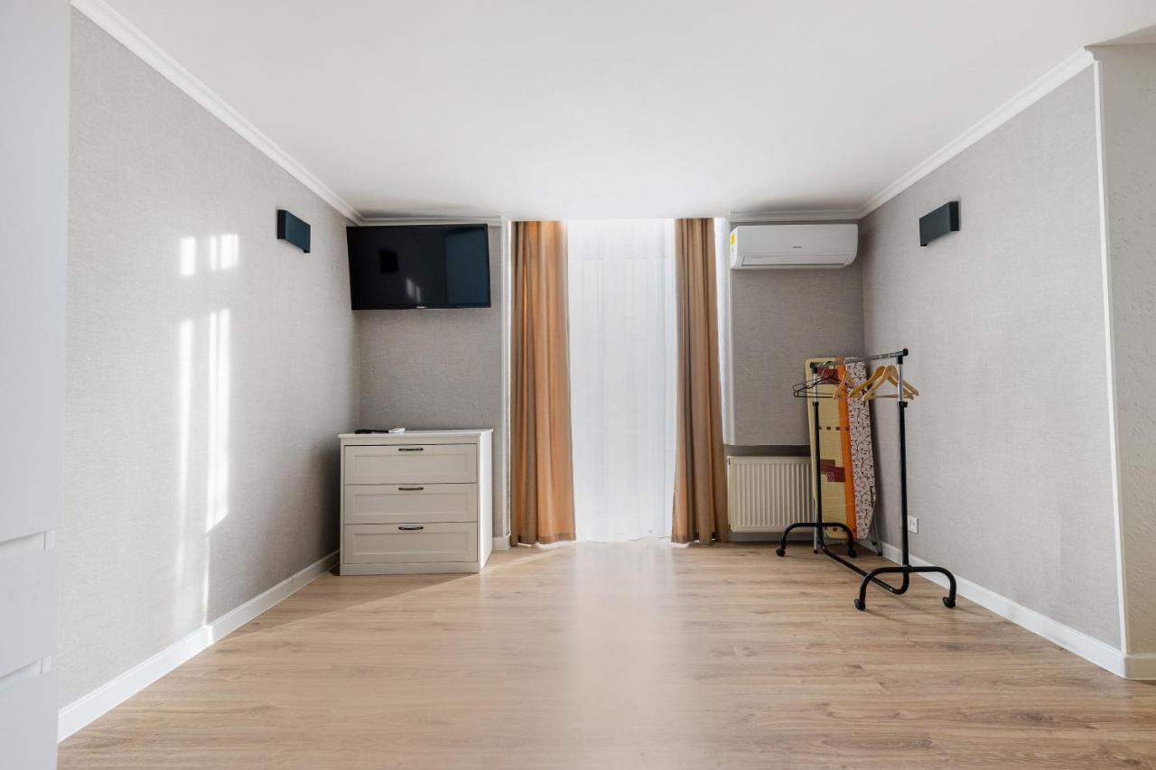 18 Deribasivska Street Jacuzzi Apartment Odessa Dış mekan fotoğraf
