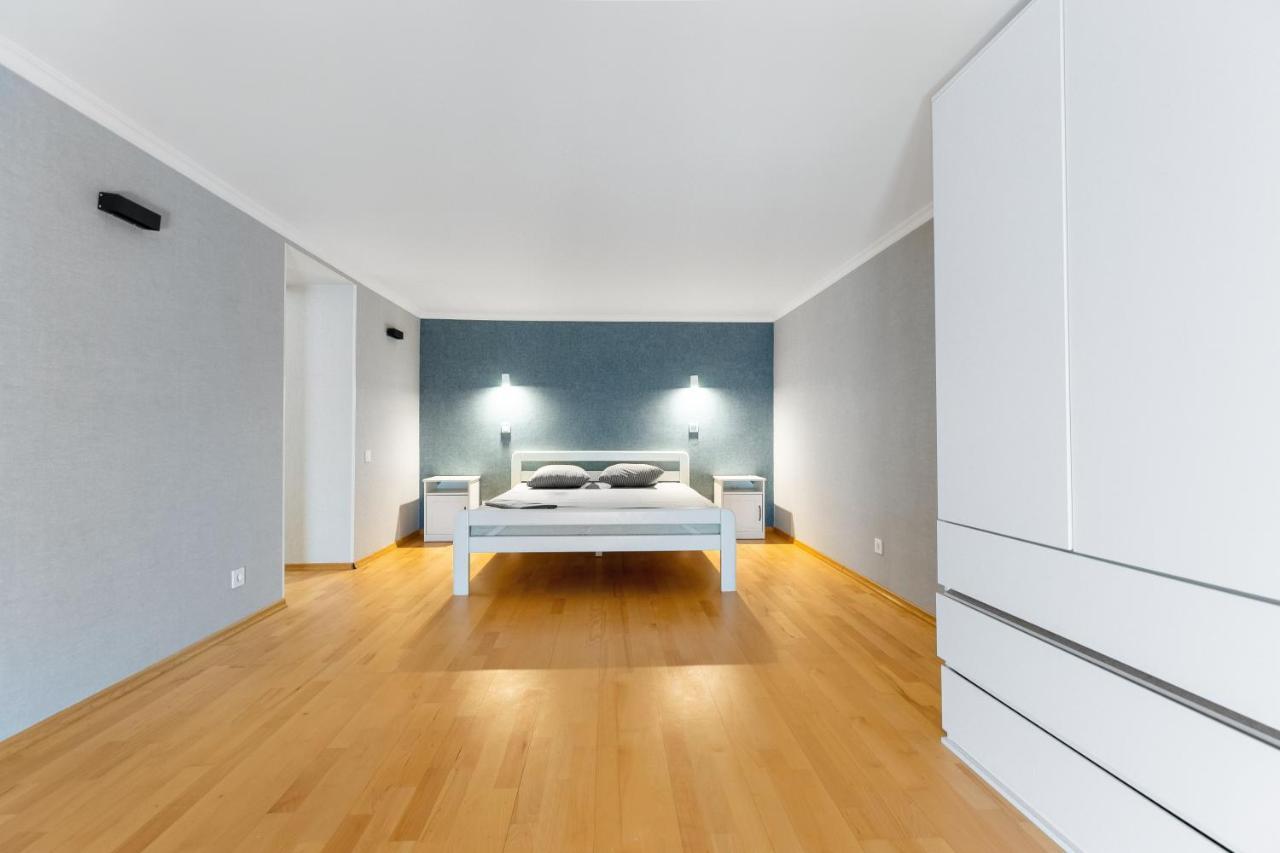 18 Deribasivska Street Jacuzzi Apartment Odessa Dış mekan fotoğraf