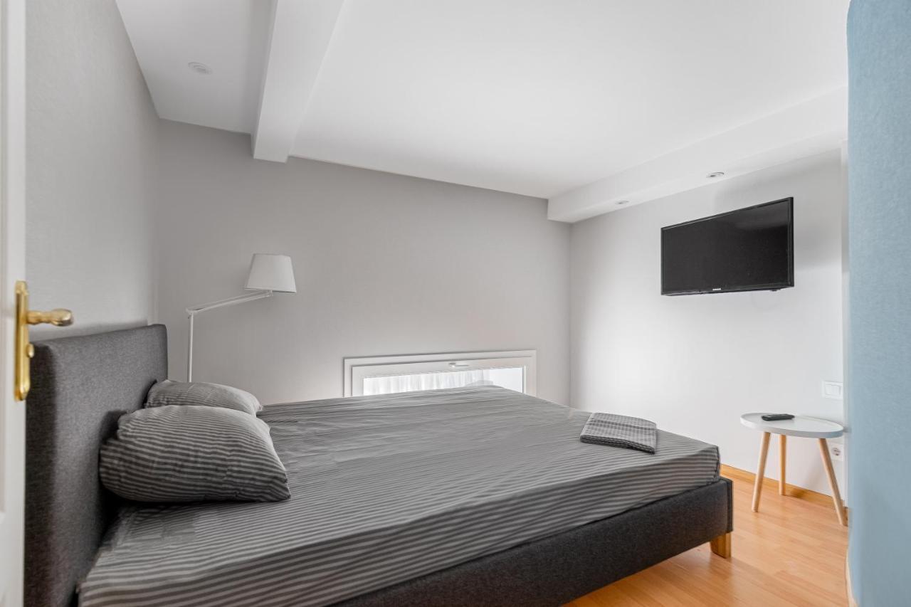 18 Deribasivska Street Jacuzzi Apartment Odessa Dış mekan fotoğraf